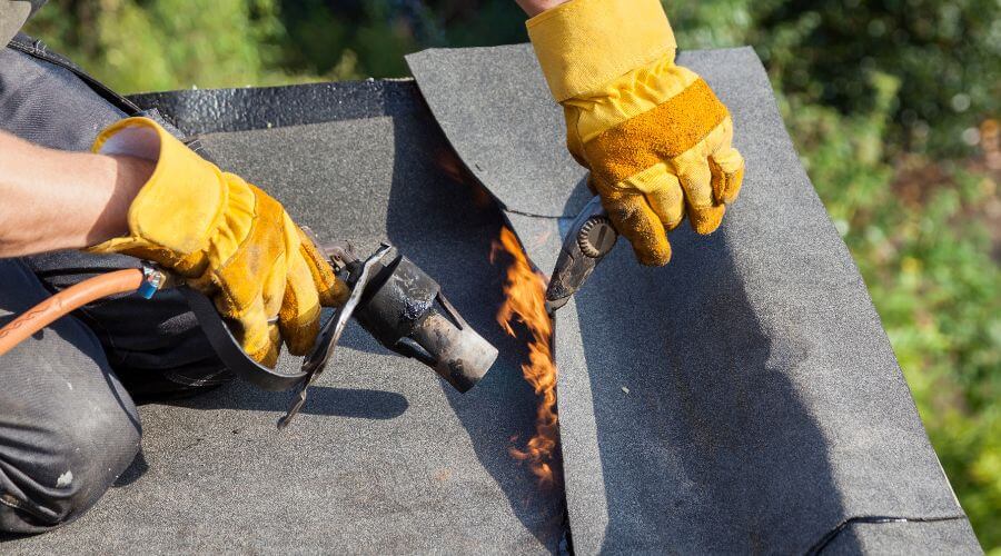 Professional gutter cleaning in Jamestown, MO